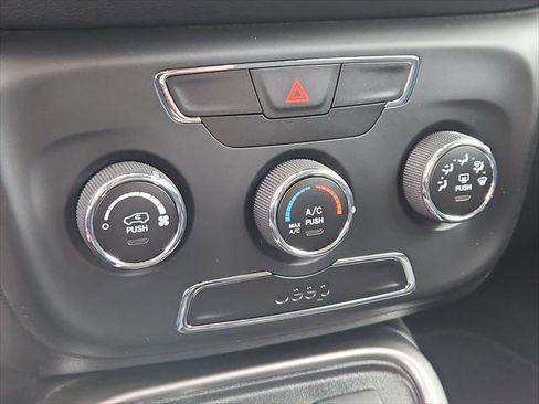 Used 2018 Jeep Compass Sport image 19