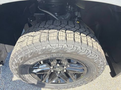 New 2026 Chevrolet Silverado 1500 Custom Trail Boss w/ LPO, Dark Essentials Package AWD/4WD image 12