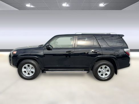 Used 2016 Toyota 4Runner SR5 image 2