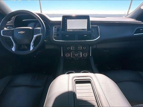 Used 2024 Chevrolet Suburban LT image 19