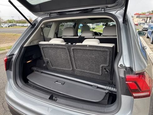 Used 2021 Volkswagen Tiguan SE w/ Panoramic Sunroof Package FWD image 22