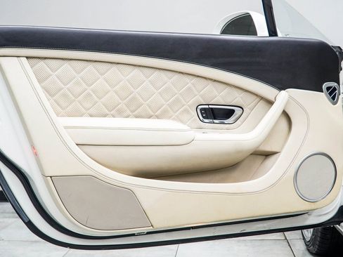 Used 2017 Bentley Continental GT image 33