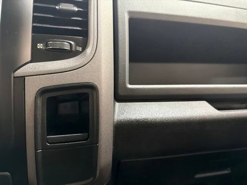 Used 2018 RAM 1500 Express AWD/4WD image 36