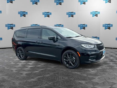 New 2026 Chrysler Pacifica Limited w/ S Appearance Package AWD/4WD image 7