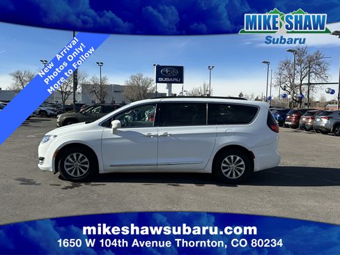 Used 2017 Chrysler Pacifica Touring-L image 24