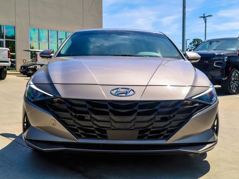 Used 2023 Hyundai Elantra SEL w/ Convenience Package image 3