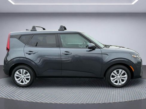 Used 2022 Kia Soul LX FWD image 9