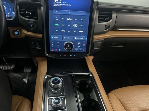 Used 2023 Ford Expedition Platinum image 12