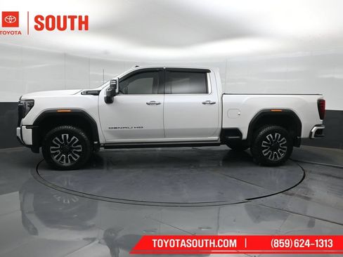 Used 2024 GMC Sierra 2500 Denali Ultimate AWD/4WD image 7