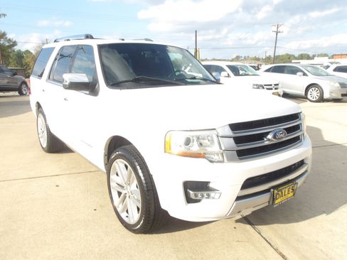 Used 2017 Ford Expedition Platinum image 4