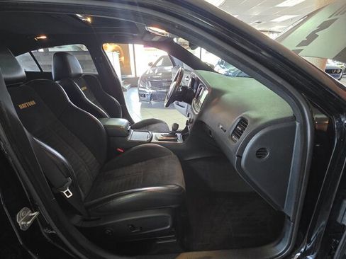 Used 2017 Dodge Charger R/T image 28