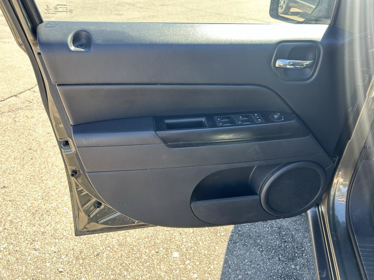 Used 2015 Jeep Patriot Latitude AWD/4WD image 14