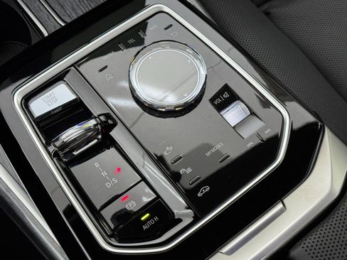 Used 2023 BMW 760i xDrive w/ Executive Package image 35