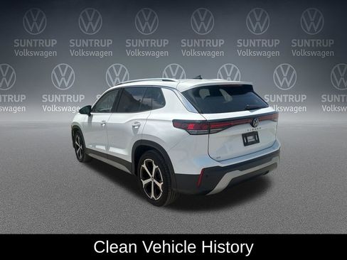 Used 2025 Volkswagen Tiguan SE w/ Panoramic Sunroof Package FWD image 4