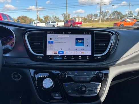 New 2026 Chrysler Pacifica Select image 20