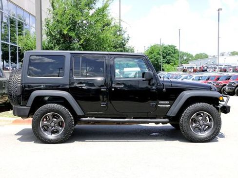 Used 2018 Jeep Wrangler Unlimited Sport w/ Connectivity Group AWD/4WD image 4