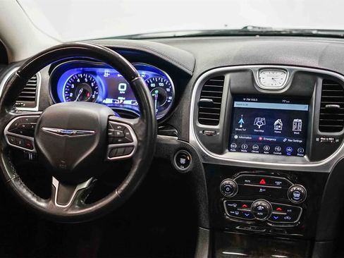 Used 2019 Chrysler 300 Limited image 13