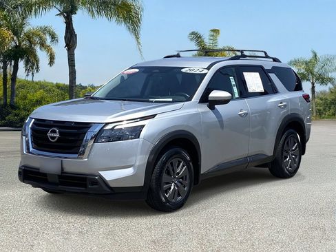 Certified 2024 Nissan Pathfinder SV FWD image 1