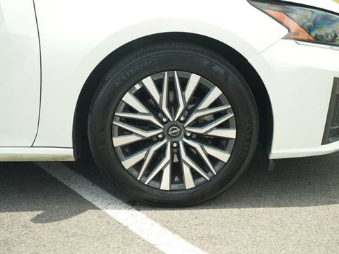 Used 2025 Nissan Altima 2.5 SV FWD image 44