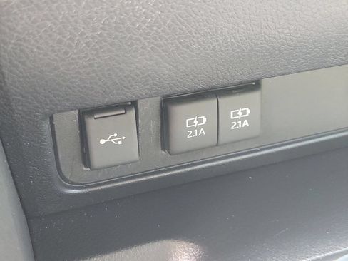 Used 2021 Toyota Sequoia Platinum AWD/4WD image 27