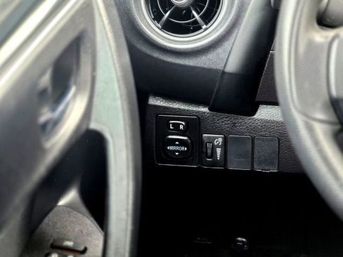 Used 2019 Toyota Corolla LE image 16