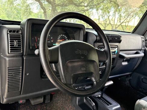 Used 2004 Jeep Wrangler X w/ Convenience Group AWD/4WD image 22