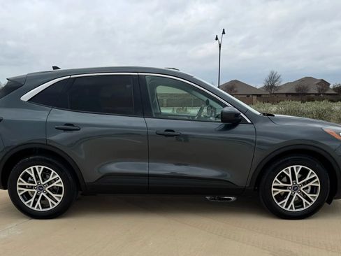 Used 2022 Ford Escape SEL w/ Technology Package FWD image 9