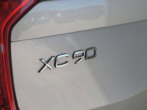 Used 2023 Volvo XC90 B6 Ultimate w/ Lounge Package AWD/4WD image 9