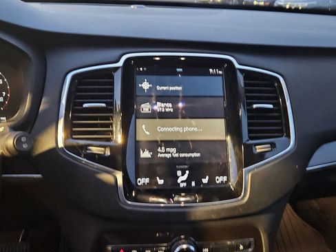 Used 2017 Volvo XC90 T6 Momentum w/ Vision Package image 12