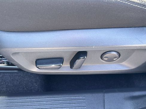 Used 2025 Nissan Rogue SV FWD image 21
