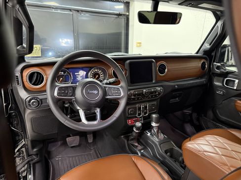 Used 2023 Jeep Wrangler Unlimited Rubicon w/ Safety Group AWD/4WD image 16