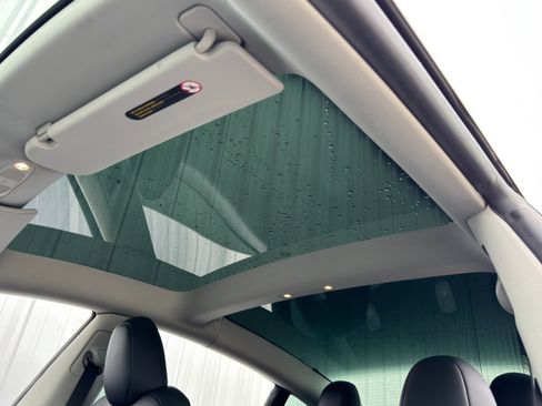 Used 2023 Tesla Model 3 Standard Range image 12