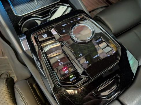 Used 2024 BMW 530i xDrive w/ Premium Package image 24