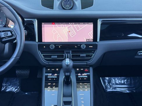 Used 2023 Porsche Macan image 25