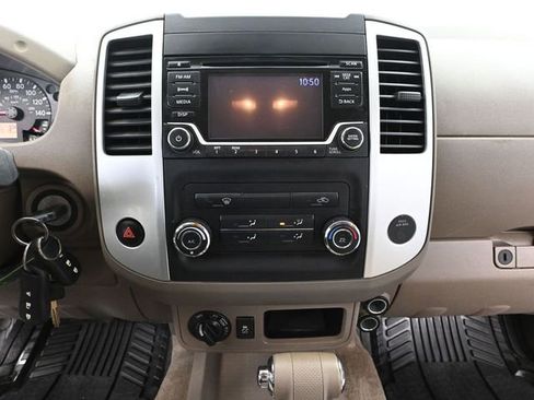 Used 2015 Nissan Frontier SV image 27