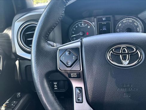 Used 2021 Toyota Tacoma TRD Off-Road w/ TRD Premium Off Road Package AWD/4WD image 23