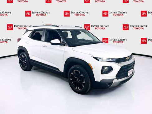 Used 2022 Chevrolet TrailBlazer LT w/ Driver Confidence Package image 3