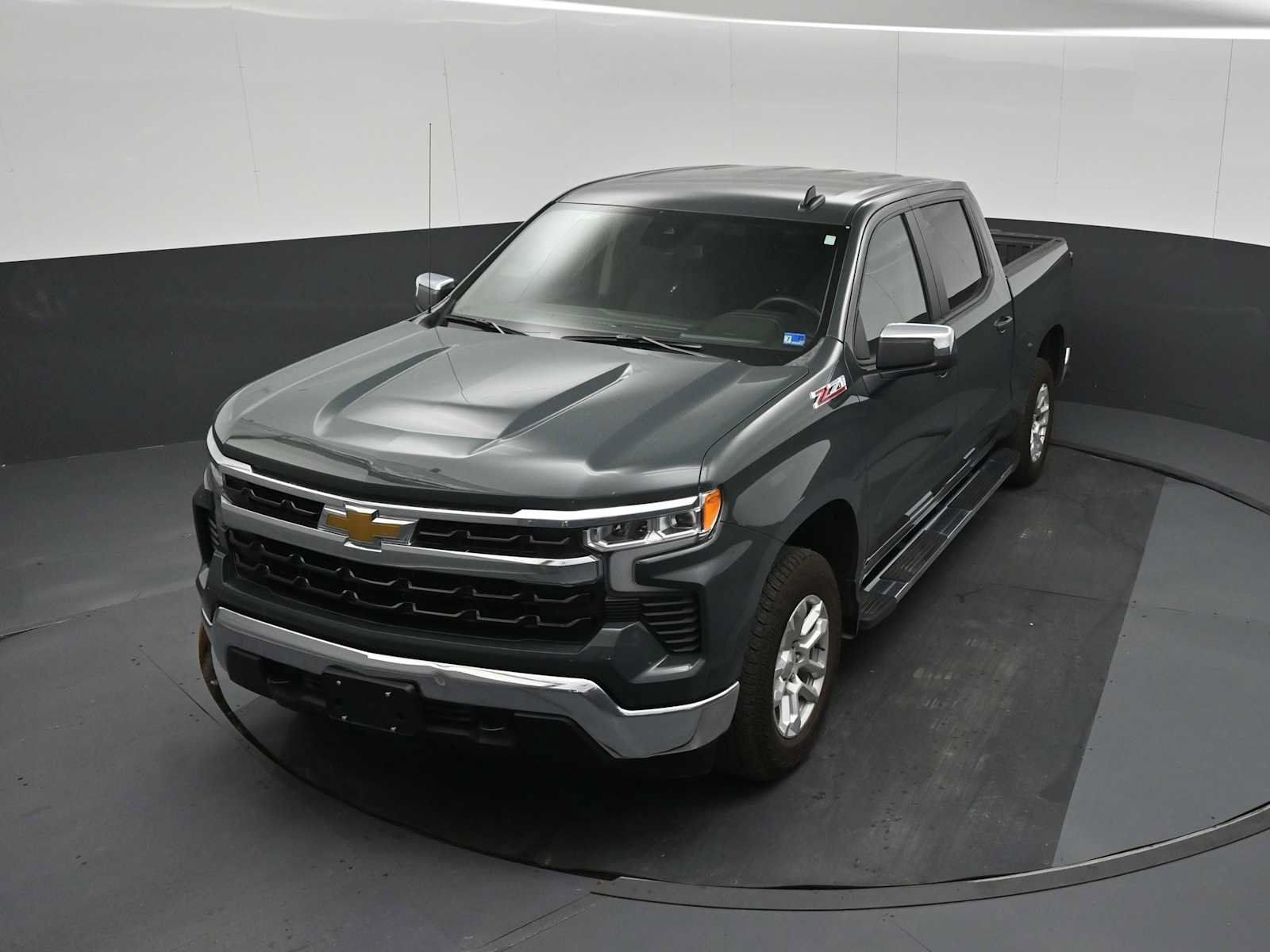 Used 2025 Chevrolet Silverado 1500 LT w/ Z71 Off-Road Package AWD/4WD image 11