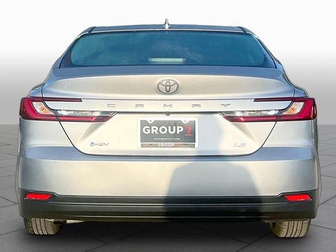 Used 2025 Toyota Camry LE FWD image 5