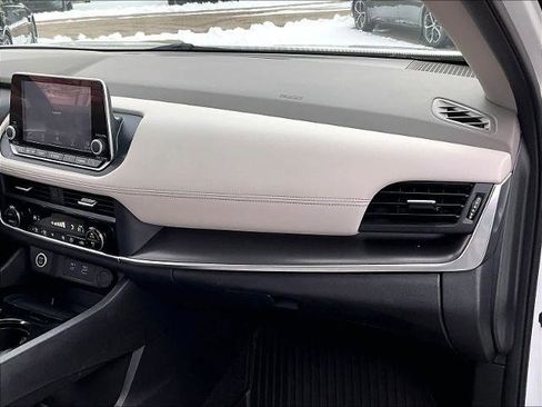 Certified 2023 Nissan Rogue SV image 13