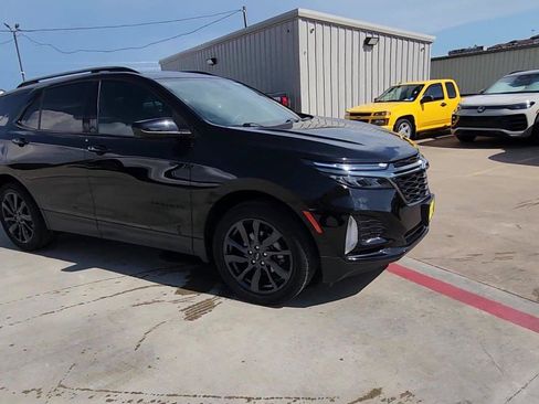 Used 2023 Chevrolet Equinox RS w/ LPO, Floor Liner Package FWD image 2