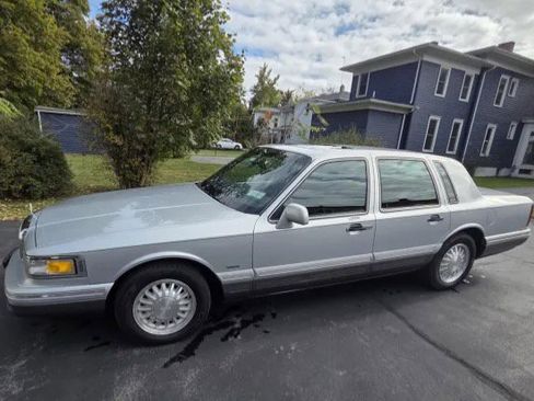 Used 1995 Lincoln Town Car Signature image 28