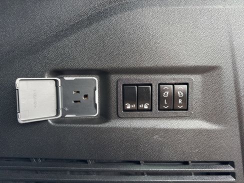 Used 2022 GMC Yukon Denali w/ Max Trailering Package image 10