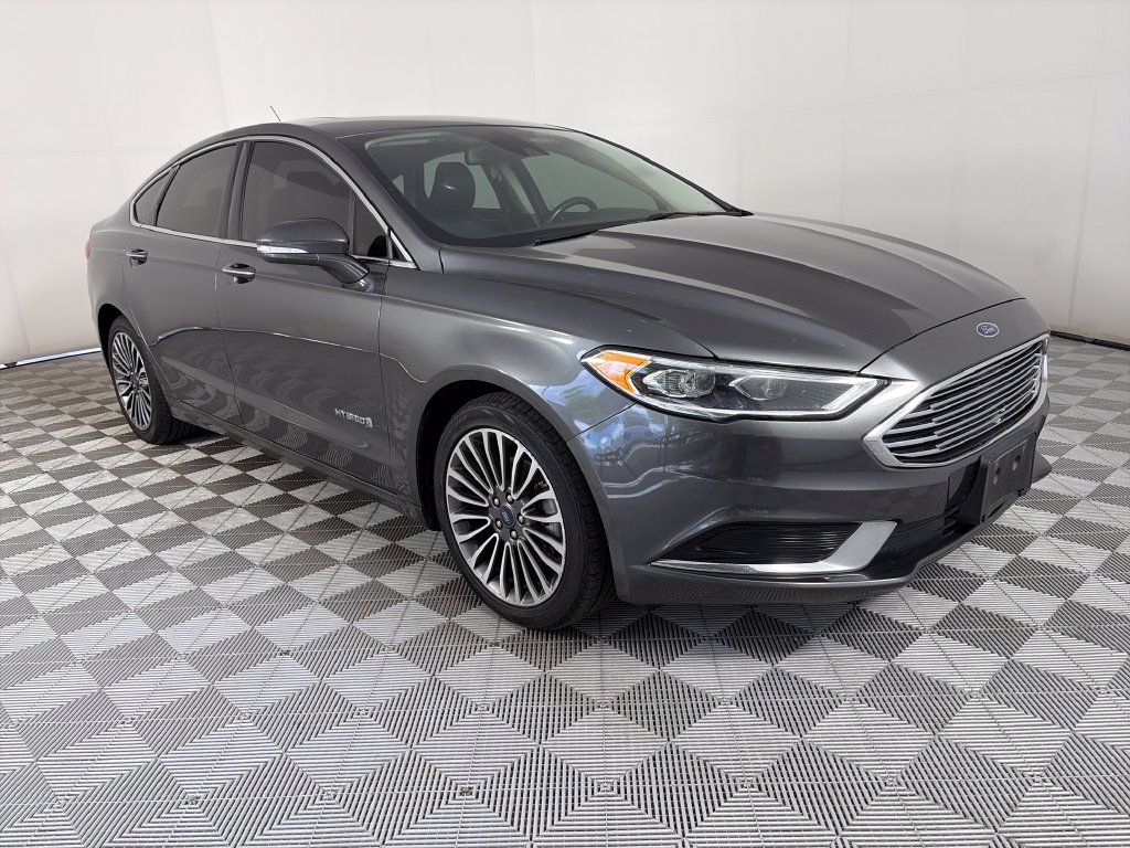 Used 2018 Ford Fusion SE w/ Equipment Group 602A FWD image 1