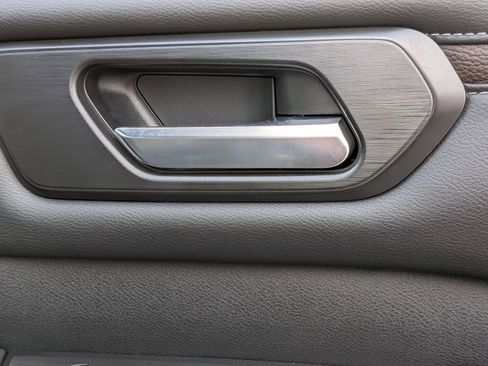 Used 2025 Nissan Armada Platinum Reserve image 38