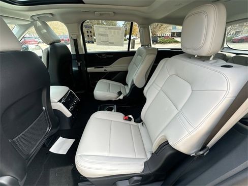 New 2026 Lincoln Aviator Premiere image 23