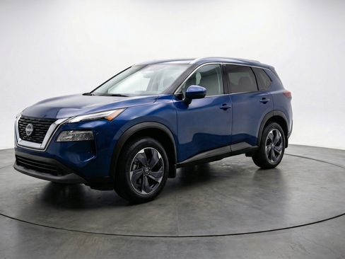 Used 2025 Nissan Rogue SV image 3