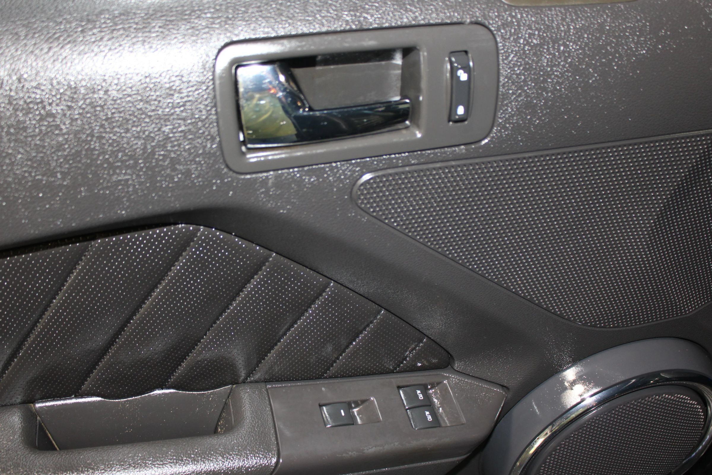 Used 2011 Ford Mustang GT Premium w/ Comfort Pkg RWD image 11
