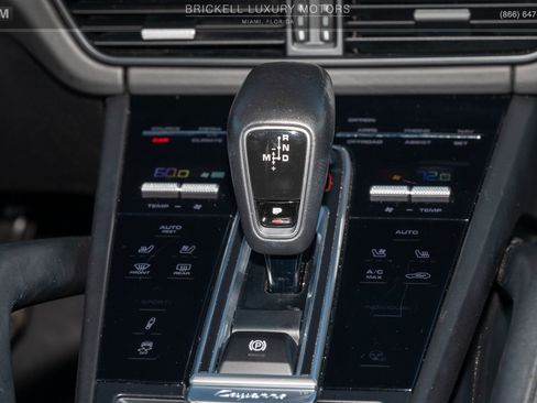 Used 2020 Porsche Cayenne image 23