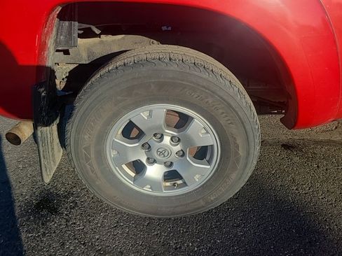 Used 2014 Toyota Tacoma 4x4 Access Cab image 8